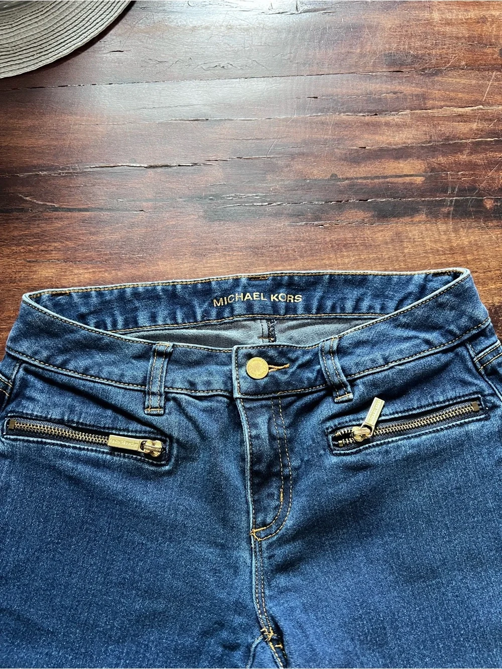Michael Kors skinny jeans, size 2, cute zipper detail.